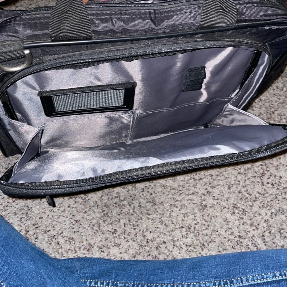 Dell black 3 pocket computer bag.